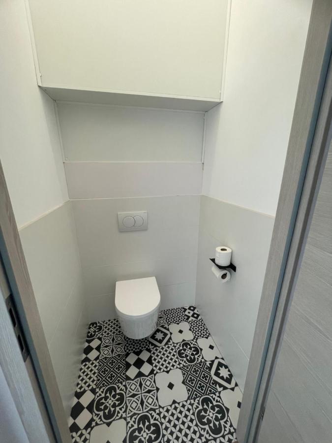 Appartement Le Cote Cour à Dole Extérieur photo